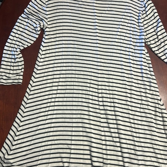 Black and White Striped Long Sleeve Top - Picture 2 of 4